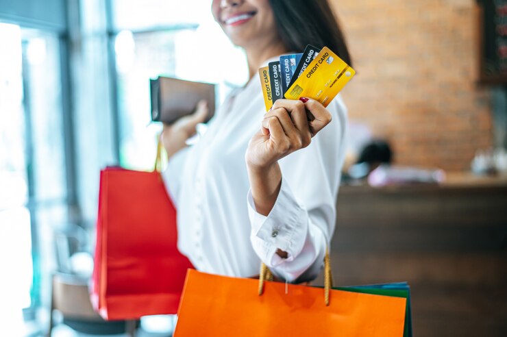 Are Store Credit Cards Worth It? See the risks!